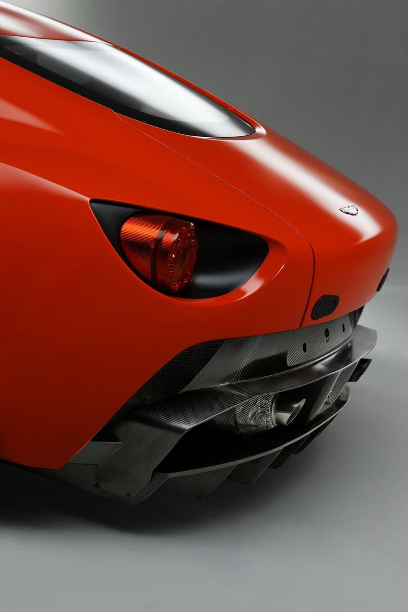 Студия Zagato и компания Aston Martin представили купе V12 Zagato (17 фото+4 видео) 